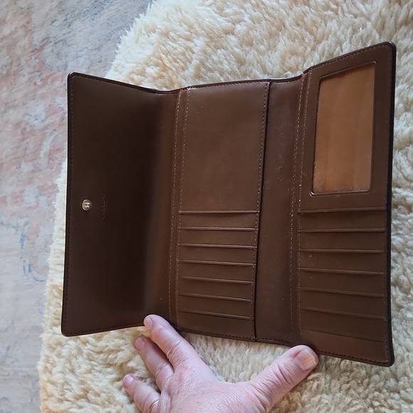 NWOT Coach Signature Tri-fold Long Leather Wallet 🩶🤎🎁 - Picture 10 of 15